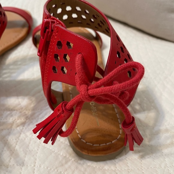 Stitch Fix Report Genna Sandals Women’s Red Cutout & Tie Back Size 7 - Picture 4 of 9